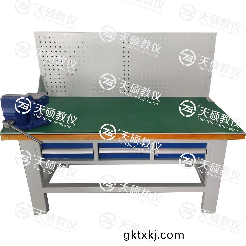TSBTQG-1型(xing) 鉗工技能(neng)實(shí)訓(xùn)(xun)平(ping)檯（單麵(mian)雙工位）